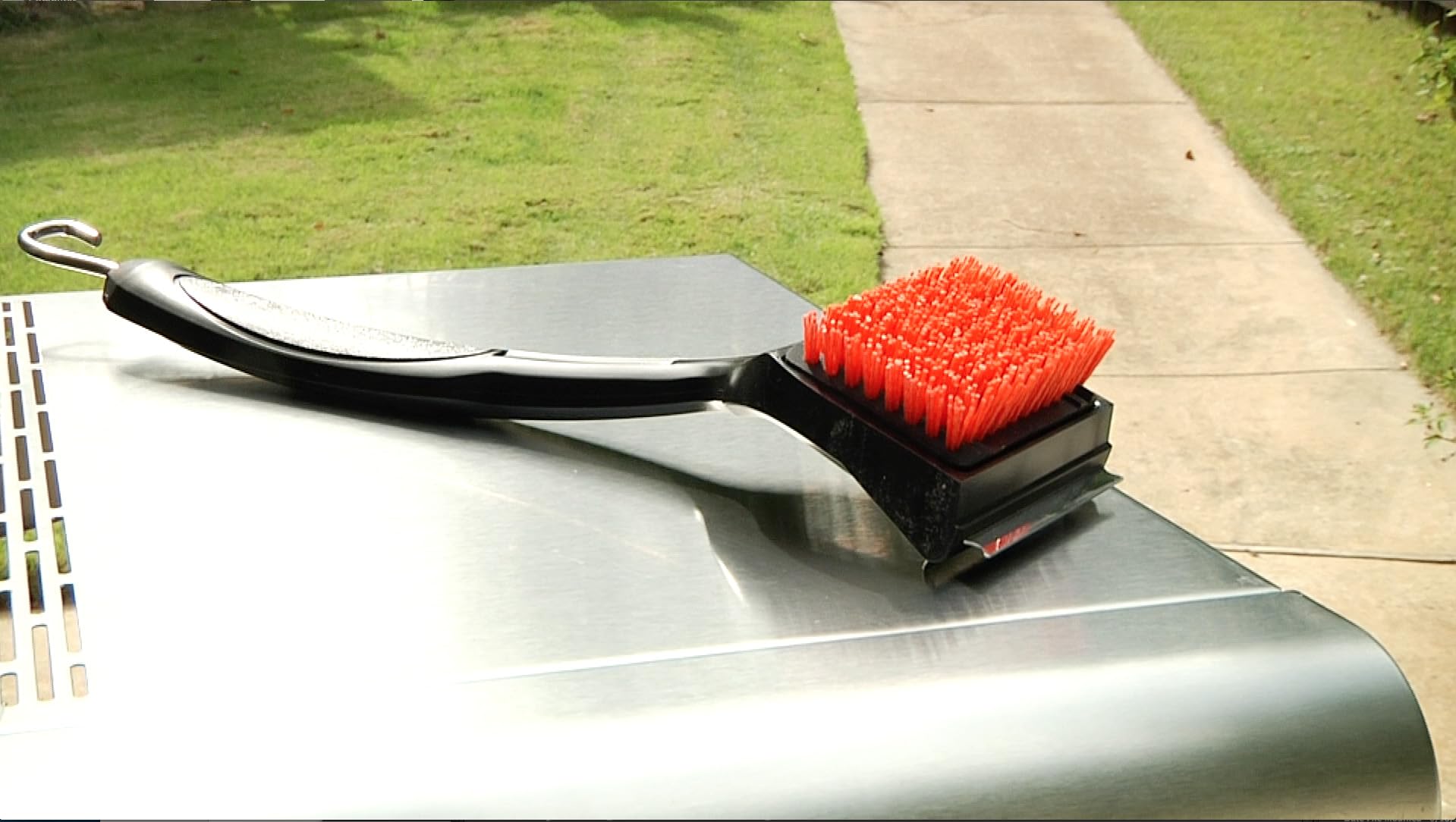char-broil-140-533-2-in-1-cool-clean-grillb-rste-aus-nylon-mit-edelstahl-schaber image 2