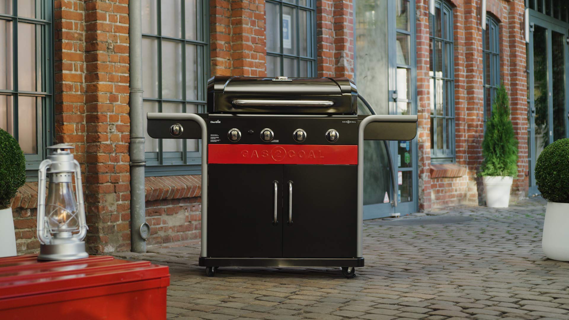 char-broil-gas2coal-440-hybridgrill-4-brenner-gasgrill-mit-kohleumfunktion-seite image 6