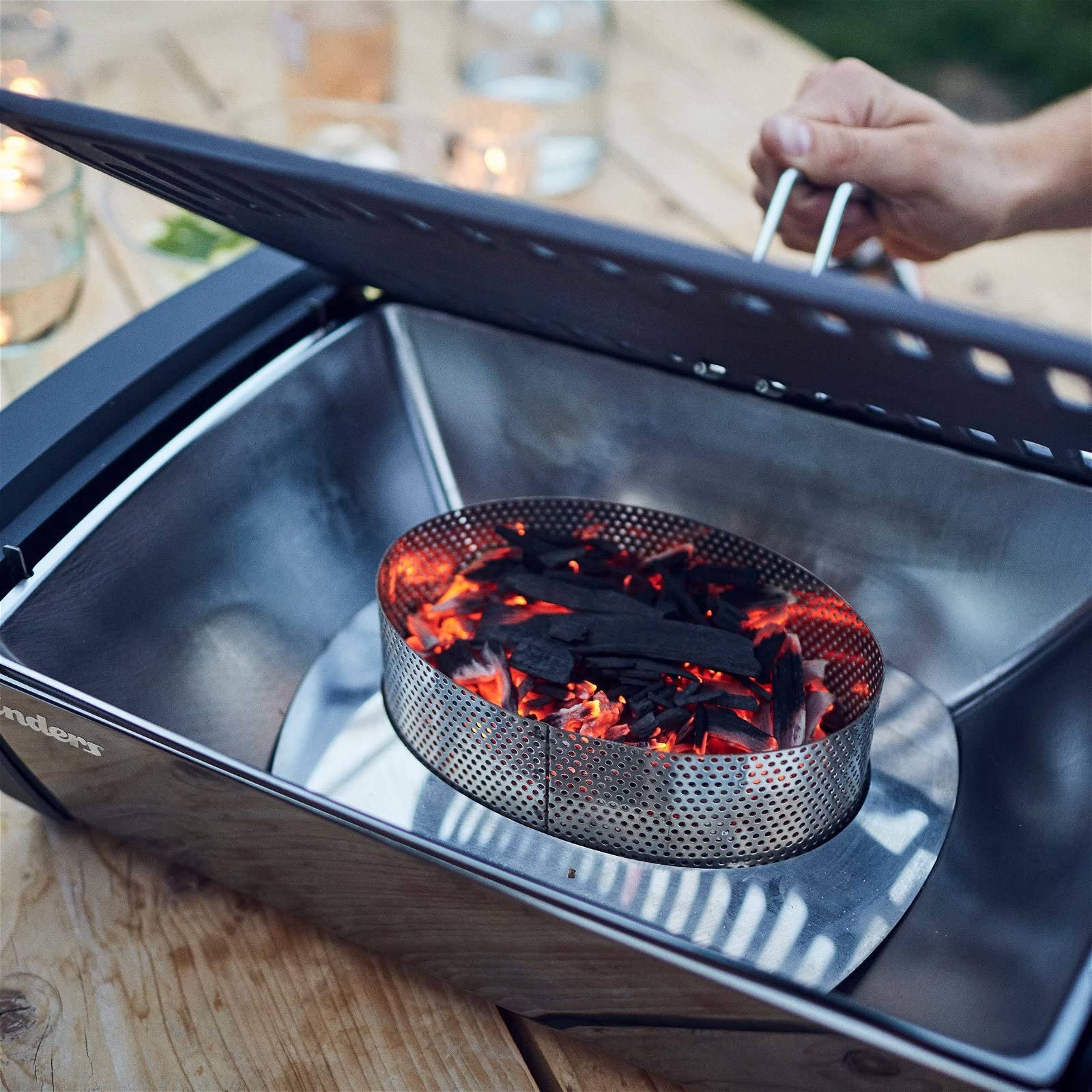 enders-aurora-mirror-1380-raucharmer-holzkohle-tischgrill-mit-guss-rost-und-e-fa image 7