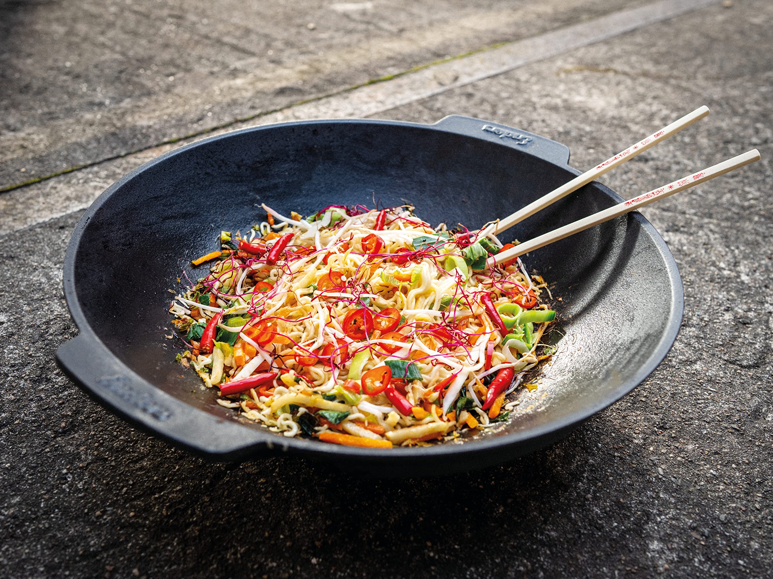 enders-switch-grid-wok-7797-massiver-emaillierter-gusseisen-wok-mit-seitengriffe image 2